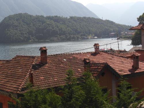 Azzano Holidays B&B Mezzegra Exterior photo