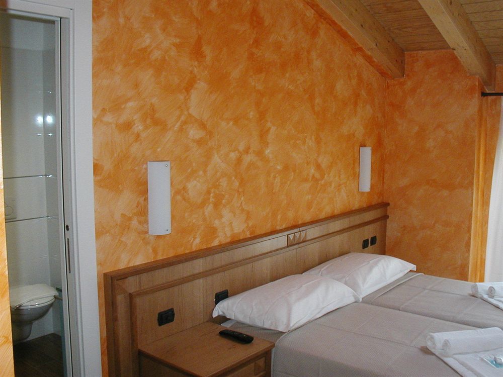 Azzano Holidays B&B Mezzegra Exterior photo