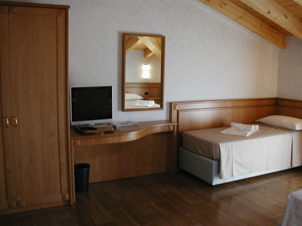 Azzano Holidays B&B Mezzegra Exterior photo
