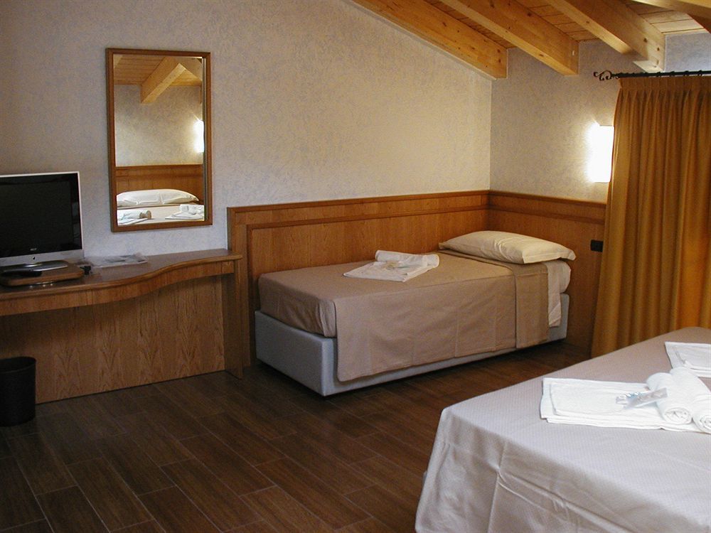 Azzano Holidays B&B Mezzegra Exterior photo