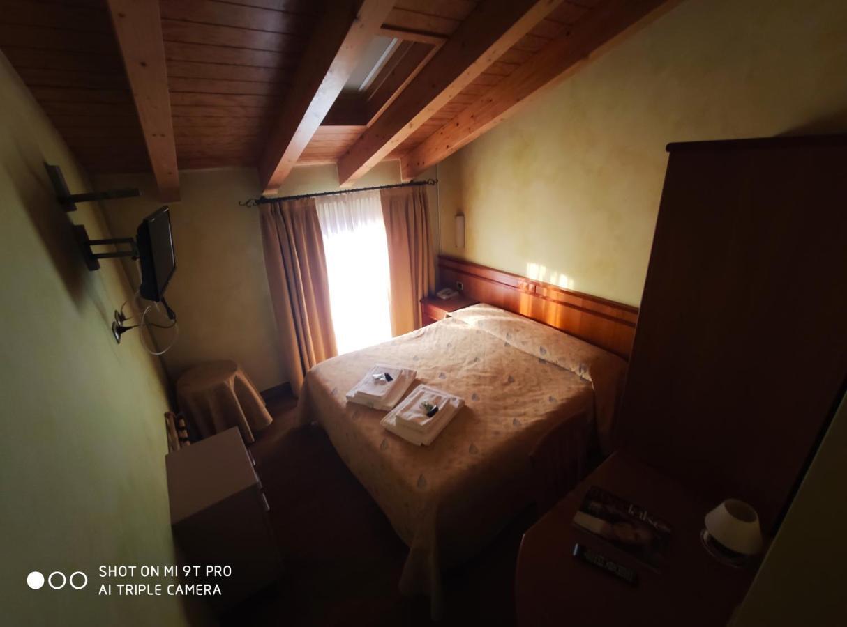 Azzano Holidays B&B Mezzegra Exterior photo
