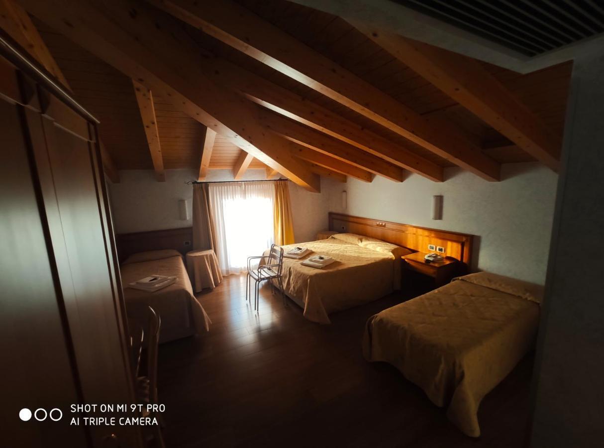 Azzano Holidays B&B Mezzegra Exterior photo