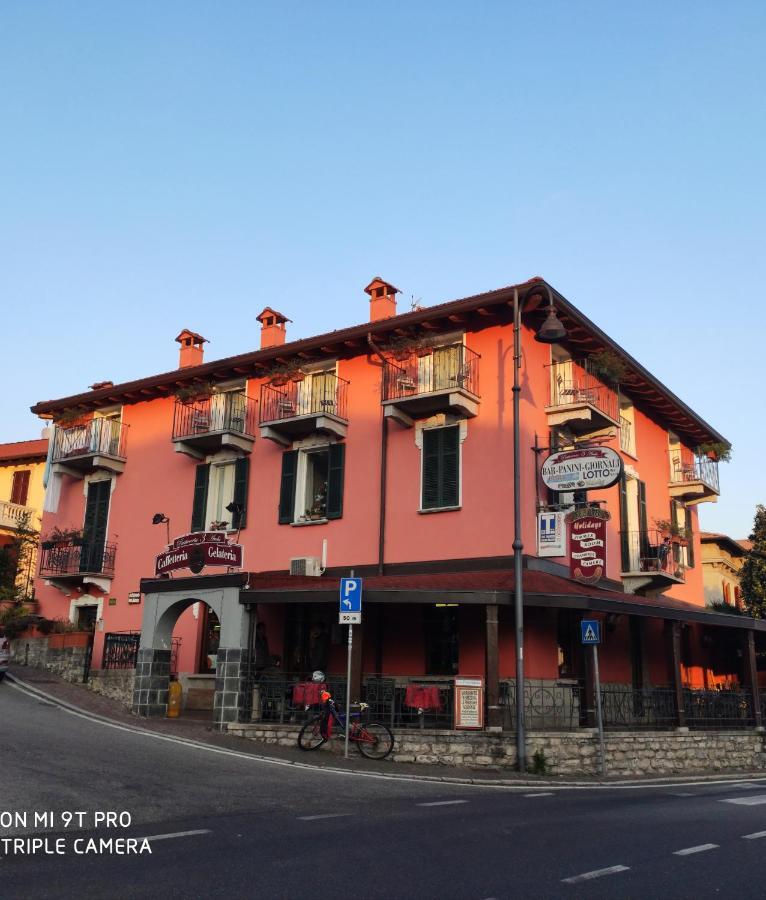 Azzano Holidays B&B Mezzegra Exterior photo