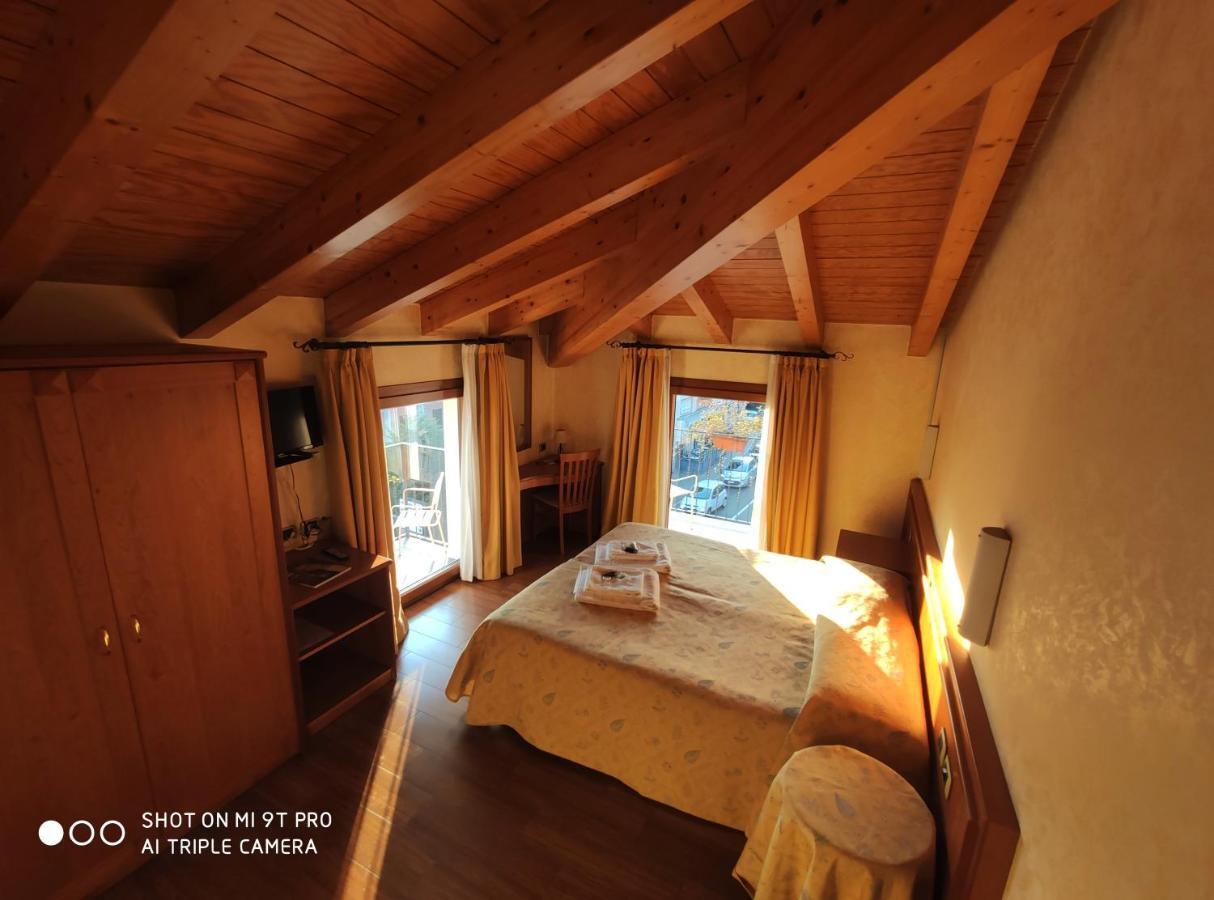 Azzano Holidays B&B Mezzegra Exterior photo